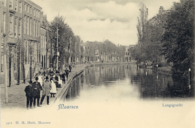 6534 Gezicht op de Langegracht met de Vecht te Maarssen uit het westen.